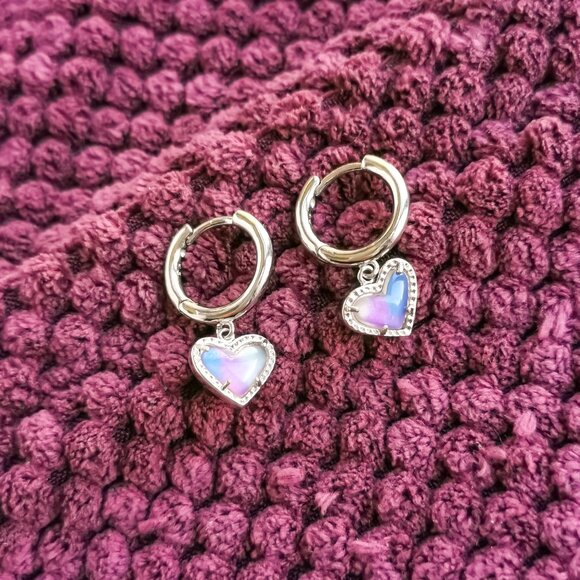 Kendra Scott Silver Watercolor Illusion Ari Heart Huggie Earrings NEW - Picture 2 of 3